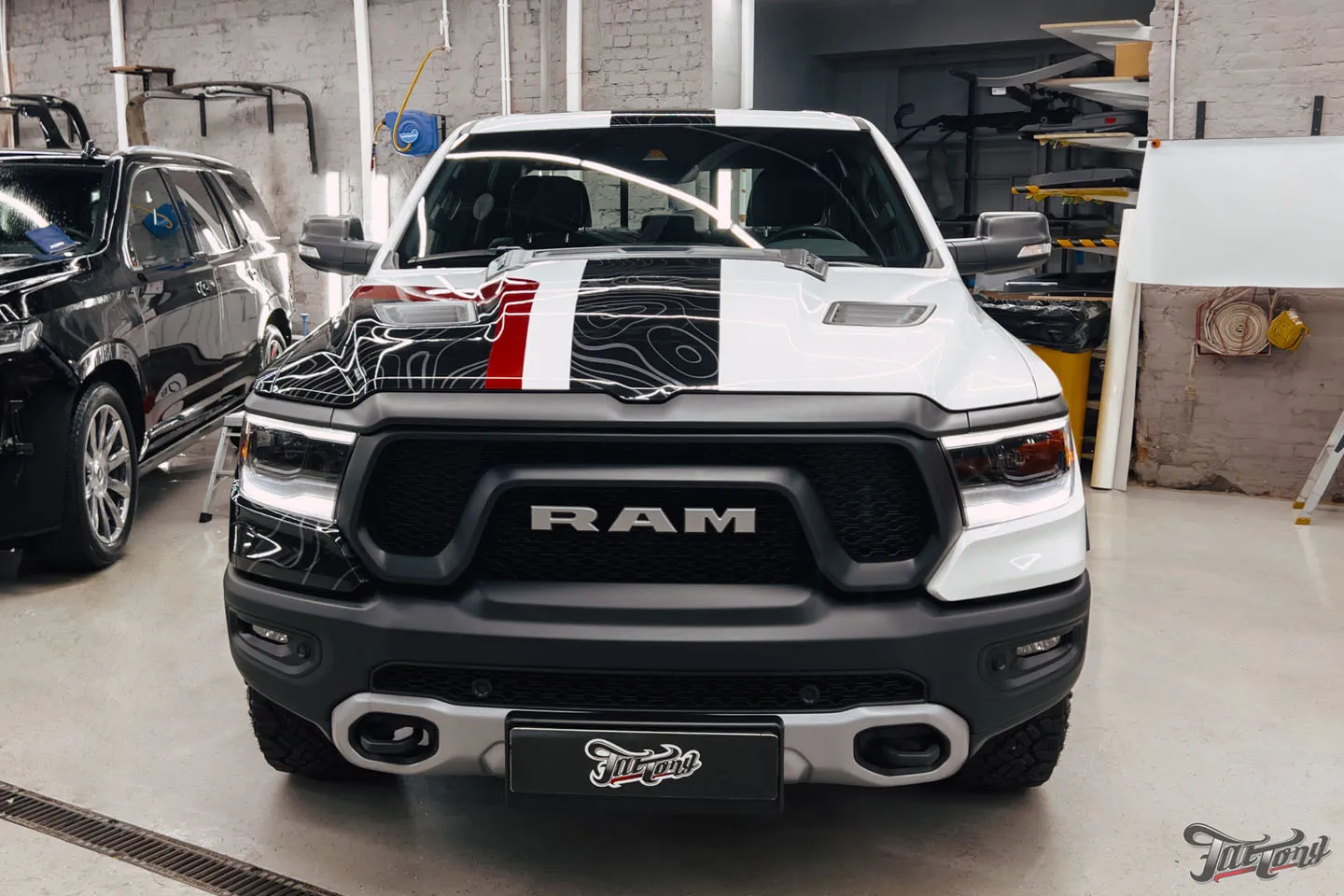 Разработали дизайн для RAM 1500 Rebel и оклеили его в винилографию и полиуретан!